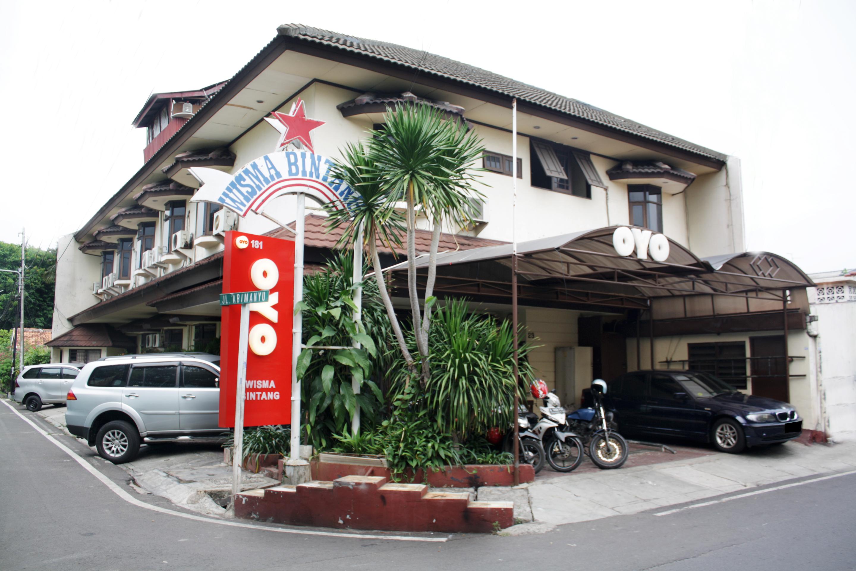 Vaccinated Staff - Oyo 181 Wisma Bintang จาการ์ตา ภายนอก รูปภาพ