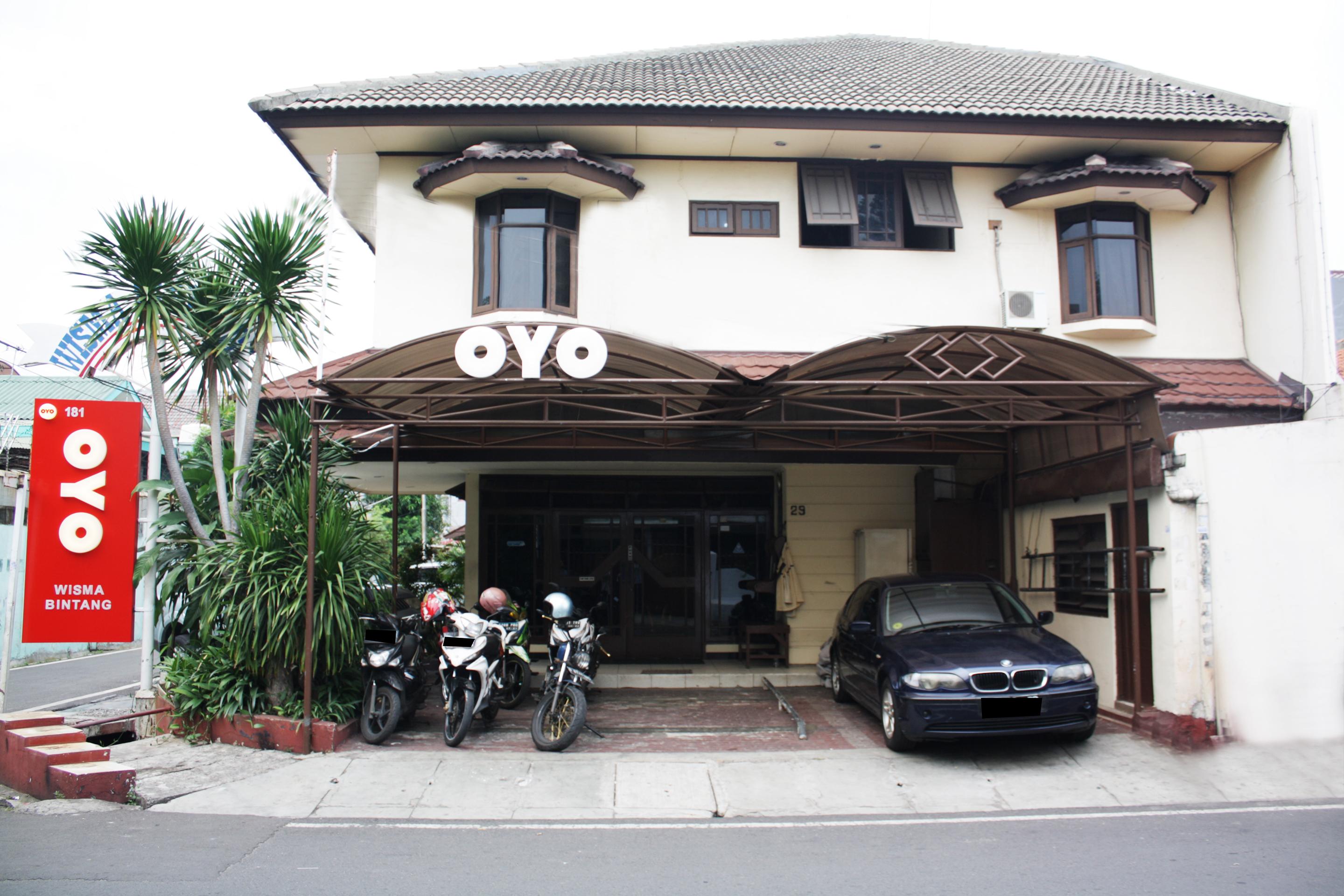 Vaccinated Staff - Oyo 181 Wisma Bintang จาการ์ตา ภายนอก รูปภาพ