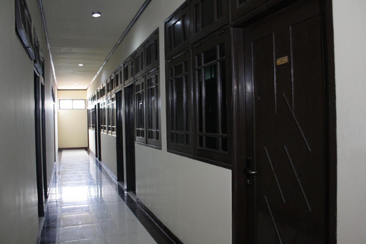Vaccinated Staff - Oyo 181 Wisma Bintang จาการ์ตา ภายนอก รูปภาพ