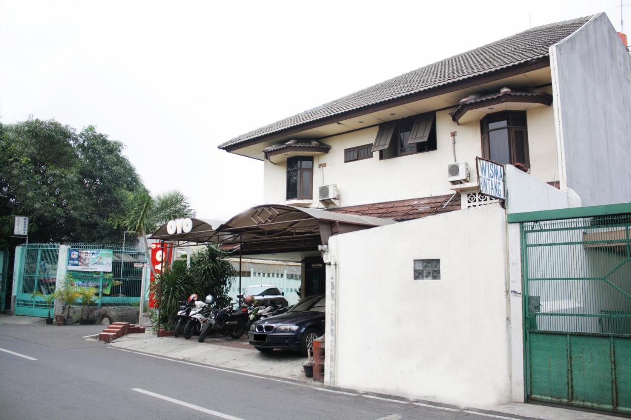 Vaccinated Staff - Oyo 181 Wisma Bintang จาการ์ตา ภายนอก รูปภาพ